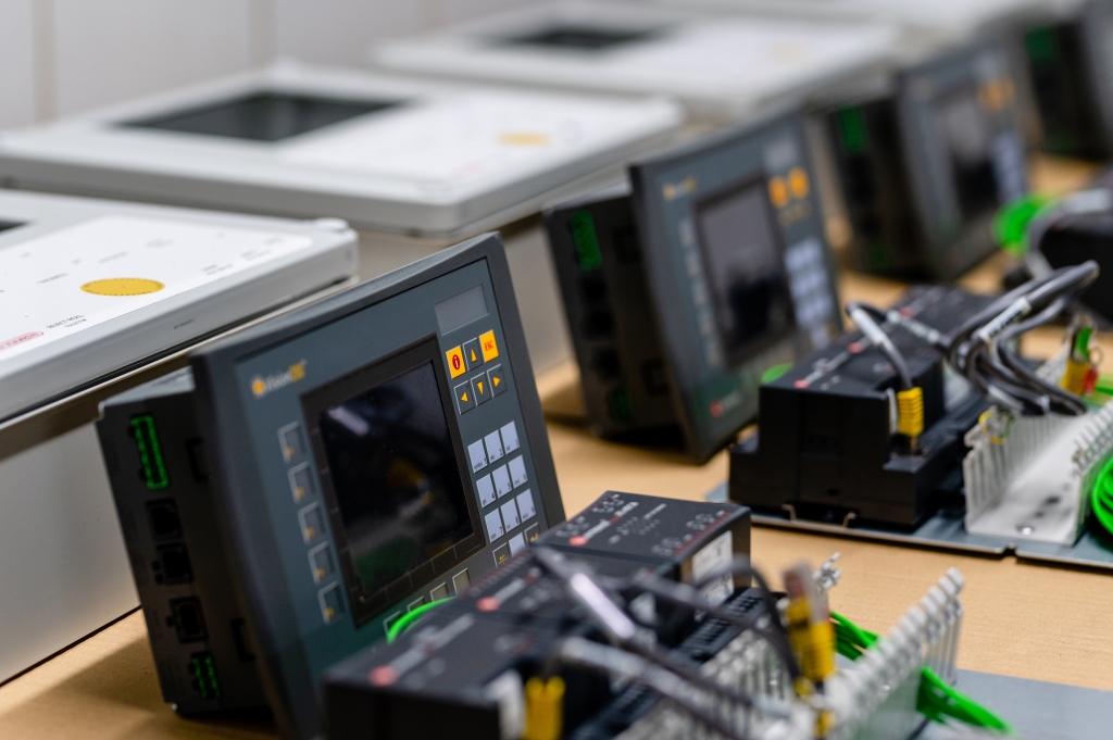 Control cabinet electrical assembler, Control cabinet mechanical assembler
